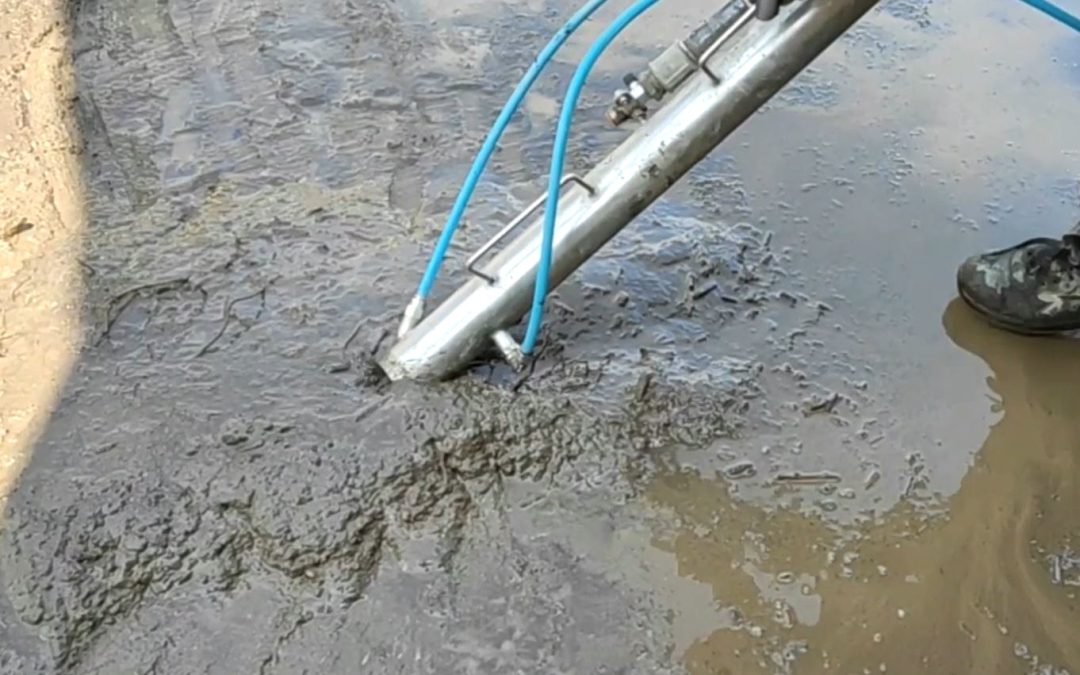 Pompa aspira sassi e fanghi densi: un solo operatore grazie a innovativi accessori