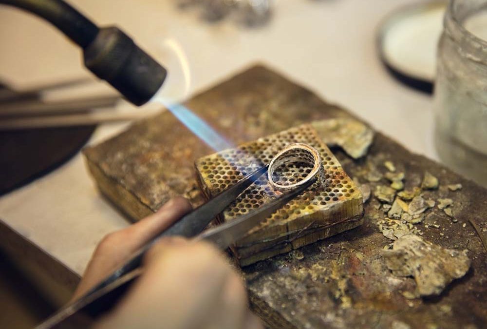 Come recupero materiali preziosi nascosti nei fanghi di lavorazione orafa?